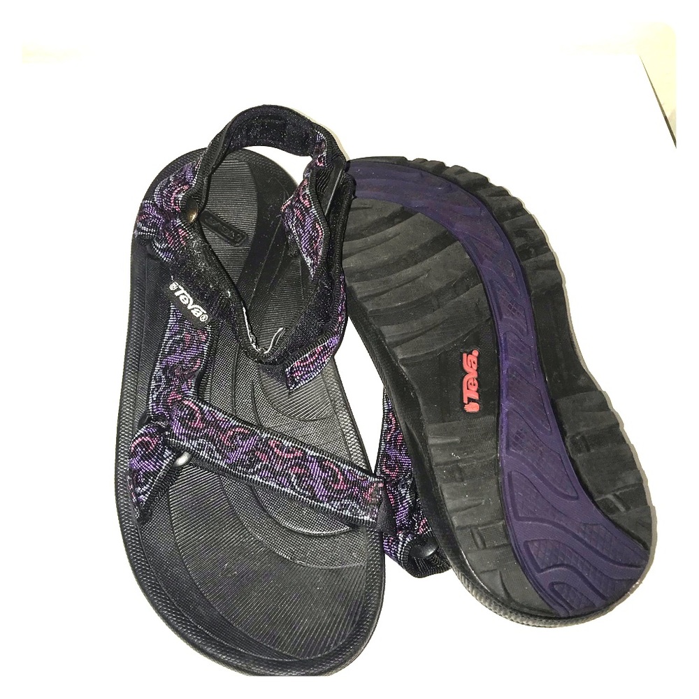 Teva sandals - fit like a size 6
